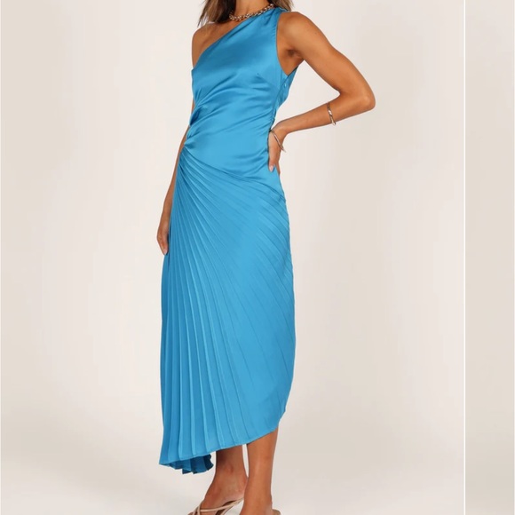 Pleated One Shoulder Dress - Picture 3 of 9